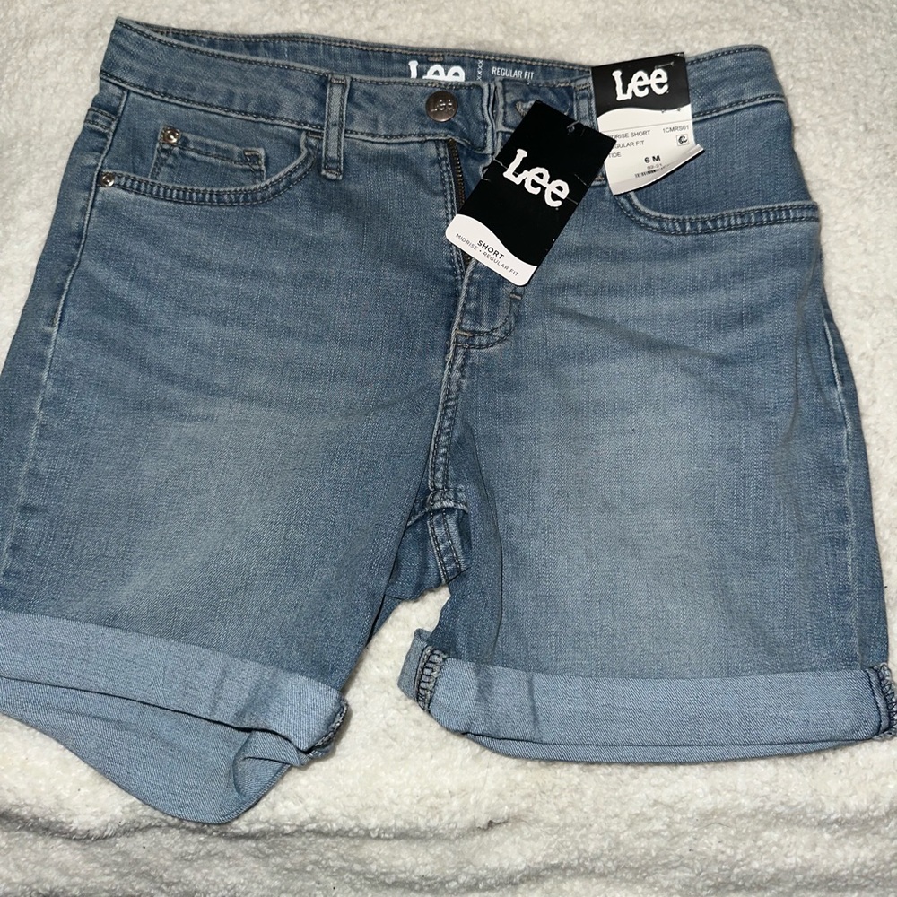 LEE mid rise short size 6
